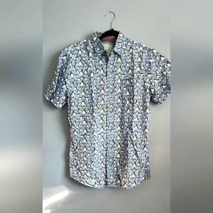 EUC Good Vibes Men's short sleeve collared button-up shirt Medium penguins